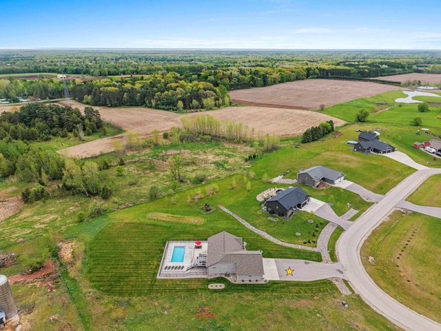 458 HIGH RIDGE TRAIL, Pulaski, WI 54162