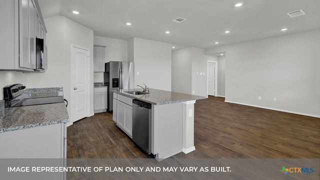 1032 VILLAGE Run, Seguin, TX 78155