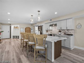 4082 Belair LN 11, Naples, FL 34103