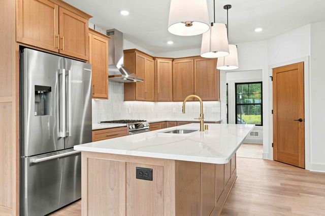 N66W21075 Sweet Clover DRIVE, Menomonee Falls, WI 53051