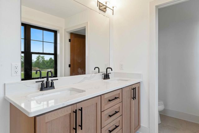 N66W21075 Sweet Clover DRIVE, Menomonee Falls, WI 53051