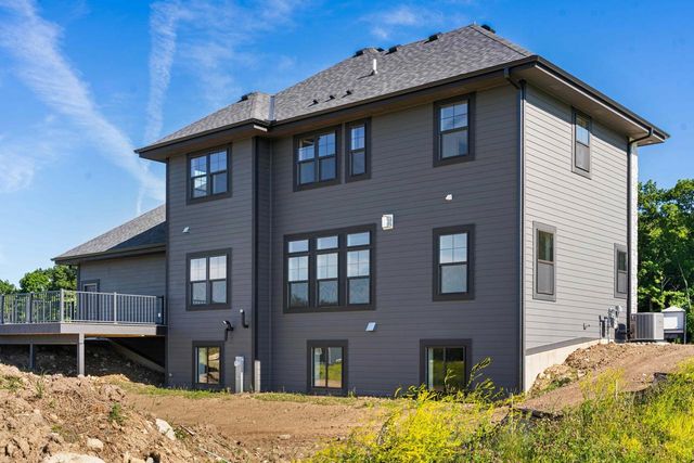 N66W21075 Sweet Clover DRIVE, Menomonee Falls, WI 53051