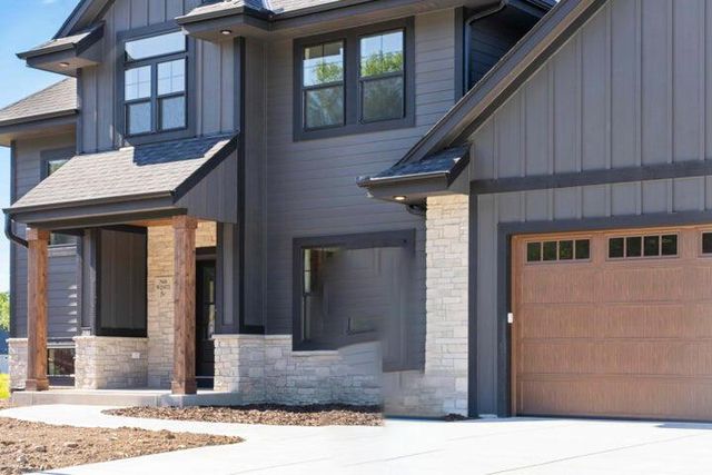 N66W21075 Sweet Clover DRIVE, Menomonee Falls, WI 53051