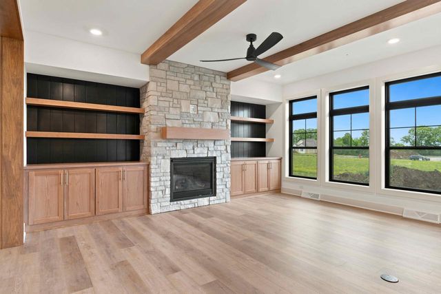 N66W21075 Sweet Clover DRIVE, Menomonee Falls, WI 53051