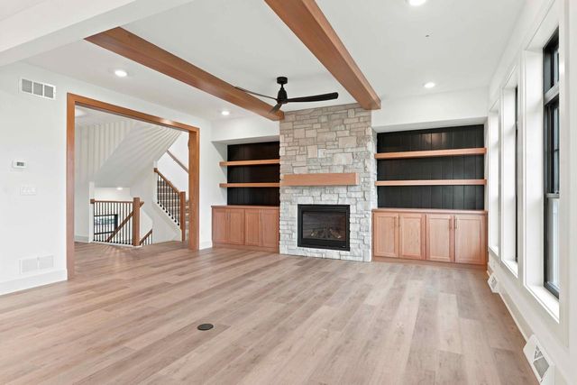 N66W21075 Sweet Clover DRIVE, Menomonee Falls, WI 53051