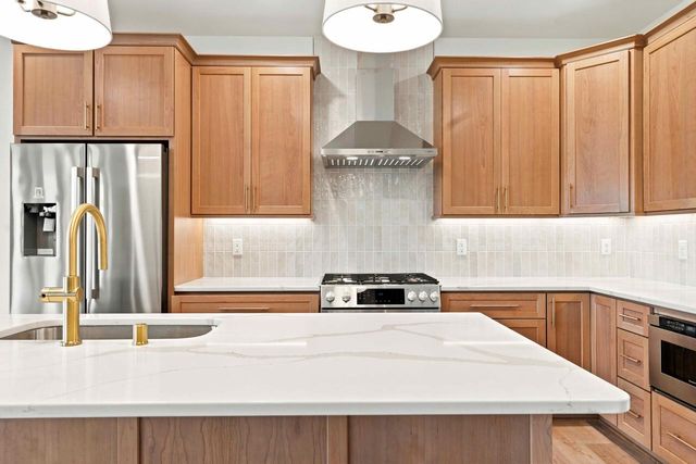 N66W21075 Sweet Clover DRIVE, Menomonee Falls, WI 53051
