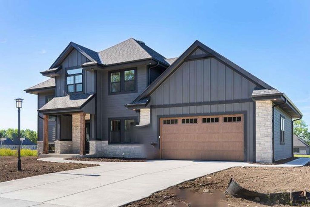 N66W21075 Sweet Clover DRIVE, Menomonee Falls, WI 53051