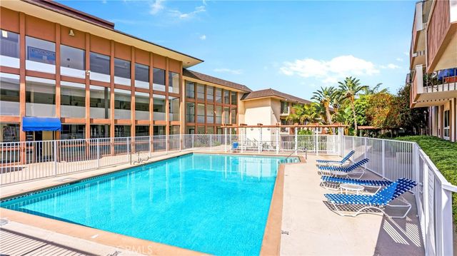 5585 E Pacific Coast 230, Long Beach, CA 90804