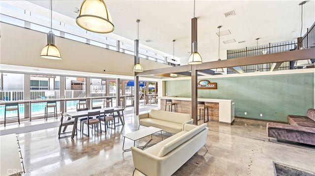 5585 E Pacific Coast 230, Long Beach, CA 90804