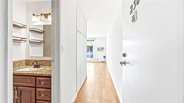 5585 E Pacific Coast 230, Long Beach, CA 90804