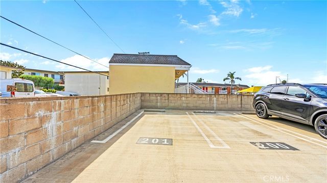 5585 E Pacific Coast 230, Long Beach, CA 90804