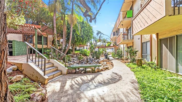 5585 E Pacific Coast 230, Long Beach, CA 90804