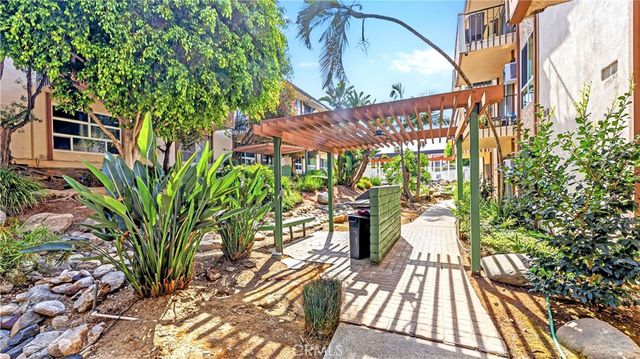 5585 E Pacific Coast 230, Long Beach, CA 90804
