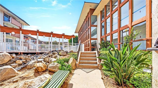 5585 E Pacific Coast 230, Long Beach, CA 90804
