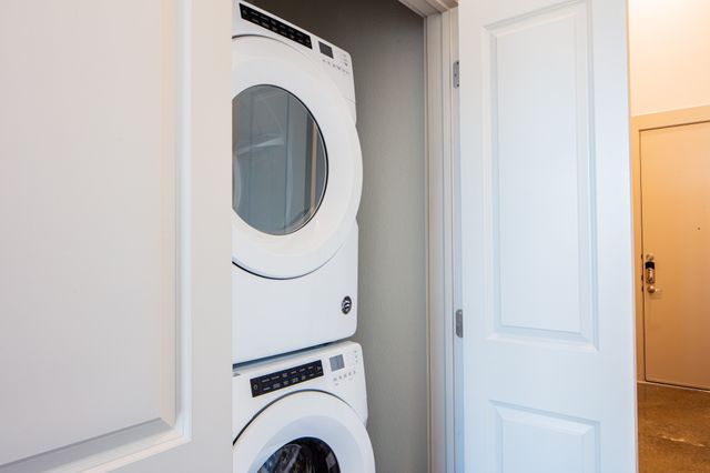 830 N Zang Boulevard 1305, Dallas, TX 75208