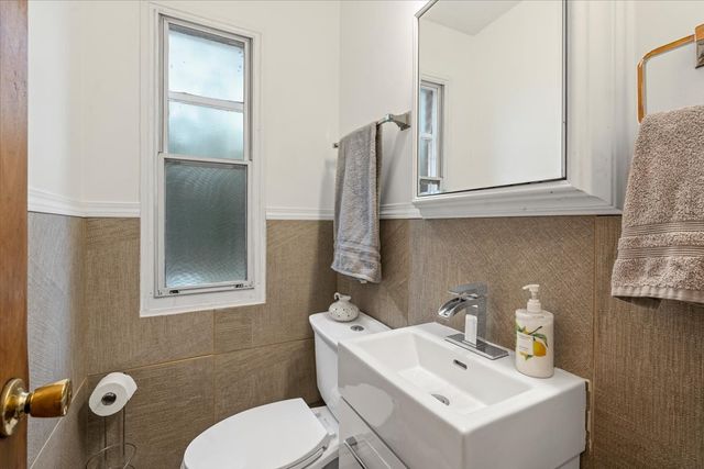 4836 Kirk Street B, Skokie, IL 60077