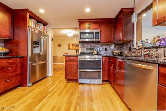 2172 Lyndway Road, Beachwood, OH 44122