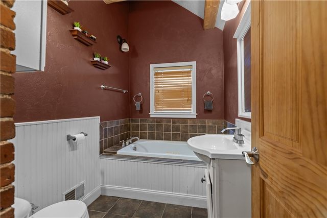 304 Reed St, Jeannette, PA 15644