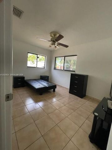 6141 Wiley St, Hollywood, FL 33023