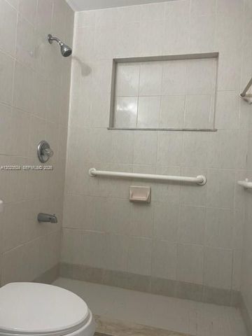 6141 Wiley St, Hollywood, FL 33023
