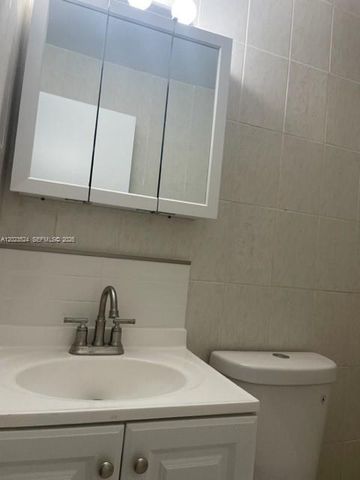 6141 Wiley St, Hollywood, FL 33023