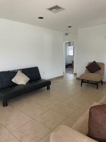6141 Wiley St, Hollywood, FL 33023