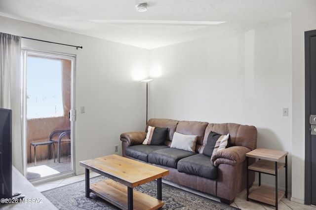 1810 E Blacklidge Dr Apt 416, Tucson, AZ 85719