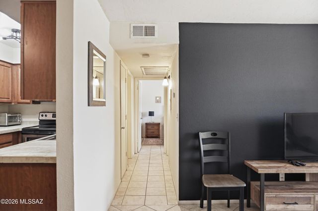 1810 E Blacklidge Dr Apt 416, Tucson, AZ 85719