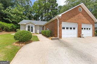 195 Garden Court, Fayetteville, GA 30215
