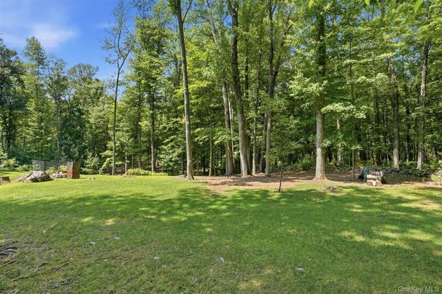 12 Talbot Drive, Pleasant Valley, NY 12569
