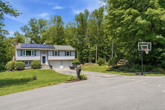 12 Talbot Drive, Pleasant Valley, NY 12569