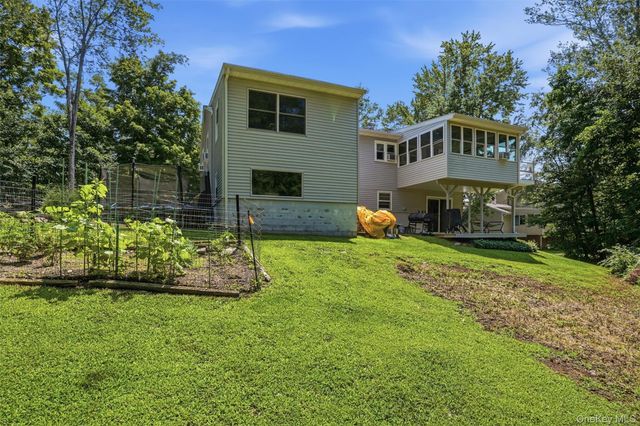 12 Talbot Drive, Pleasant Valley, NY 12569