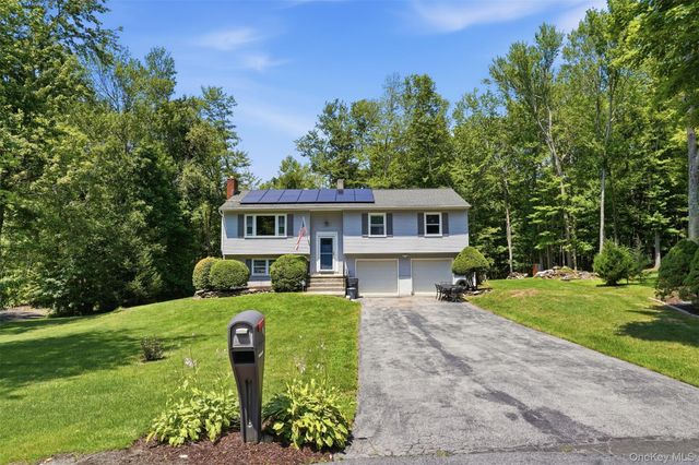 12 Talbot Drive, Pleasant Valley, NY 12569