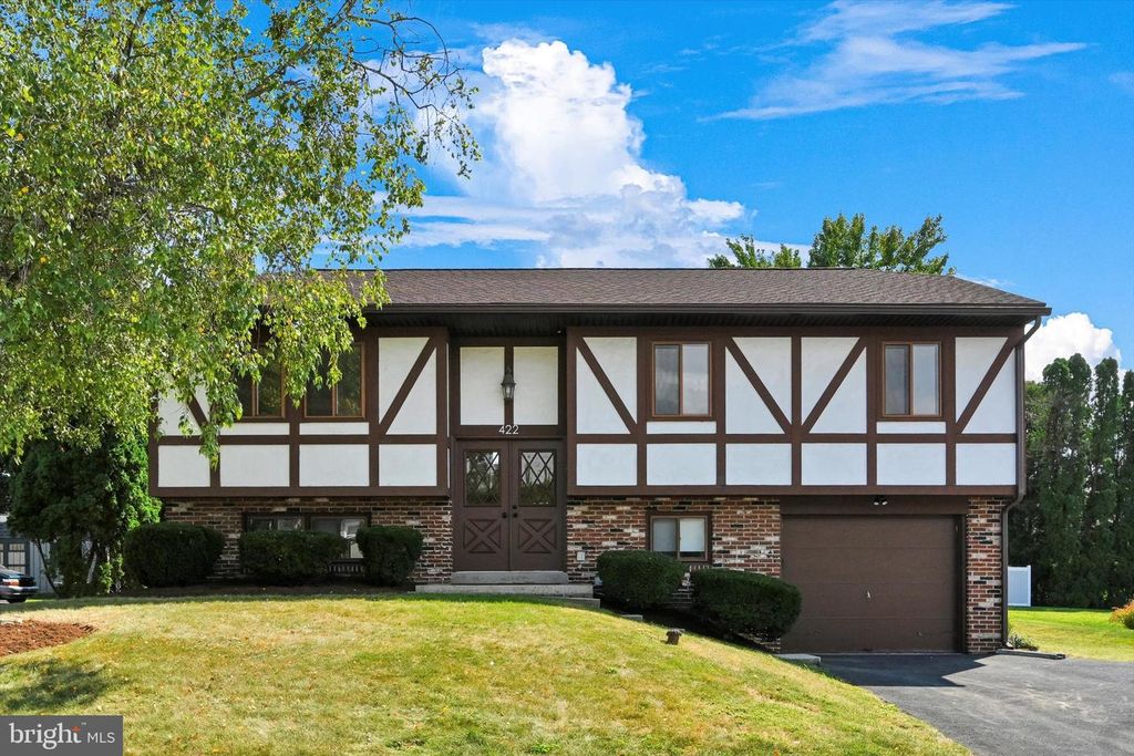 422 CHELSEA DR, Lancaster, PA 17601