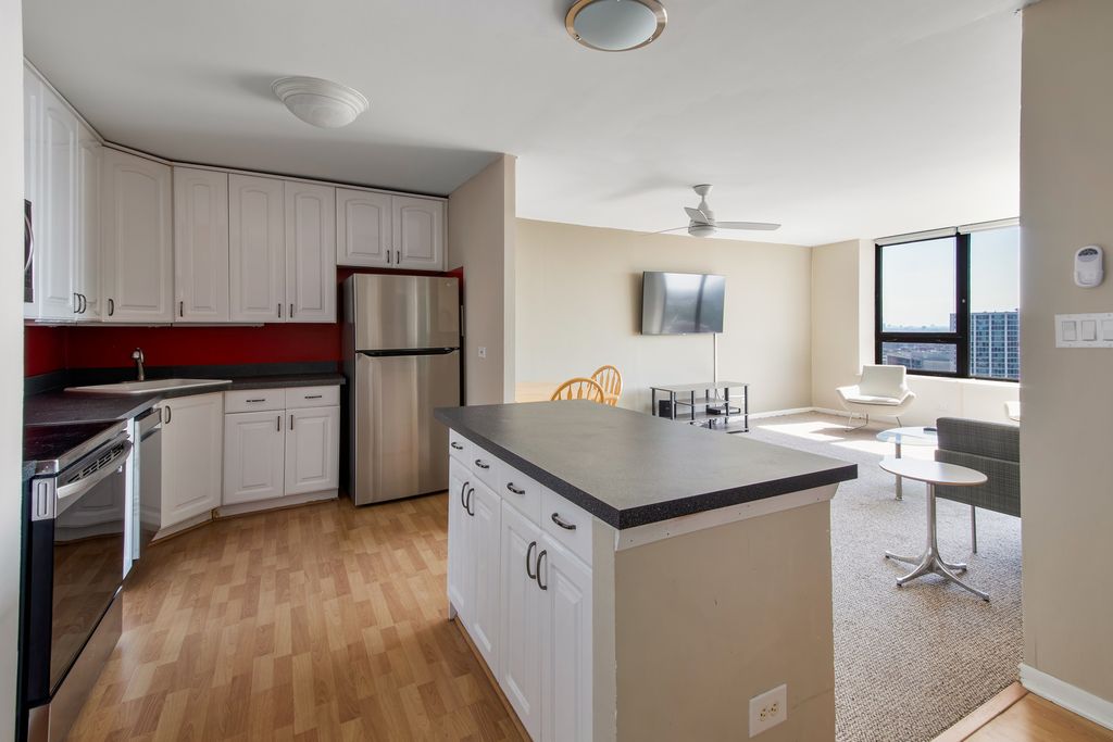 3930 N Pine Grove Avenue 2710, Chicago, IL 60613 — photo 2