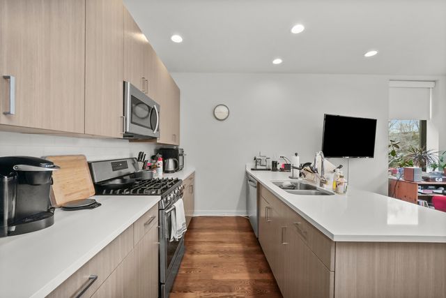 838 W Erie Street 1W, Chicago, IL 60642