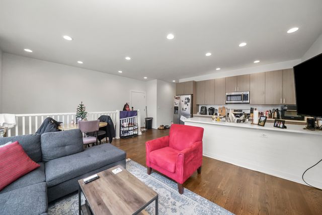 838 W Erie Street 1W, Chicago, IL 60642