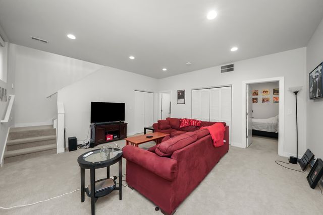 838 W Erie Street 1W, Chicago, IL 60642