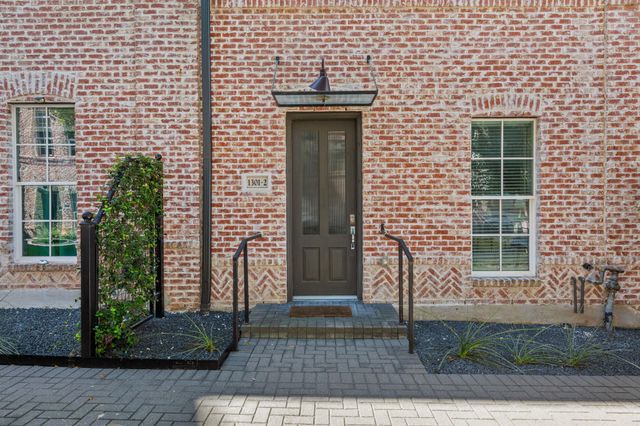 1301 Town Creek DR 2, Austin, TX 78741