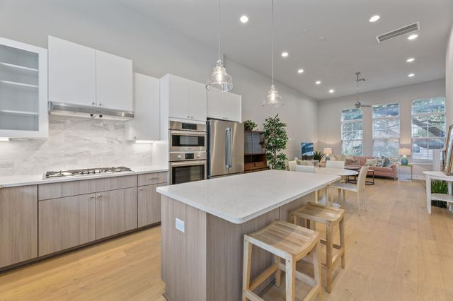 1301 Town Creek DR 2, Austin, TX 78741