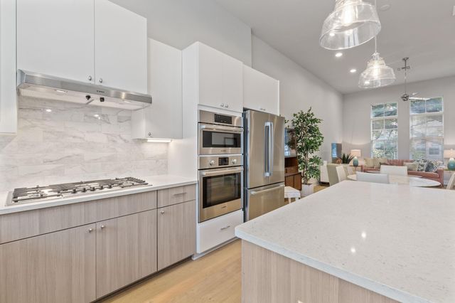 1301 Town Creek DR 2, Austin, TX 78741