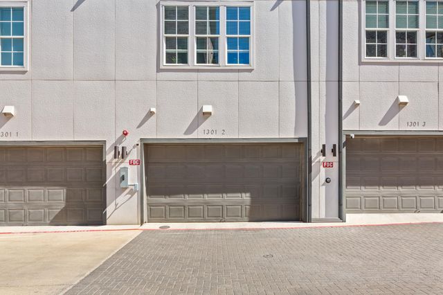 1301 Town Creek DR 2, Austin, TX 78741