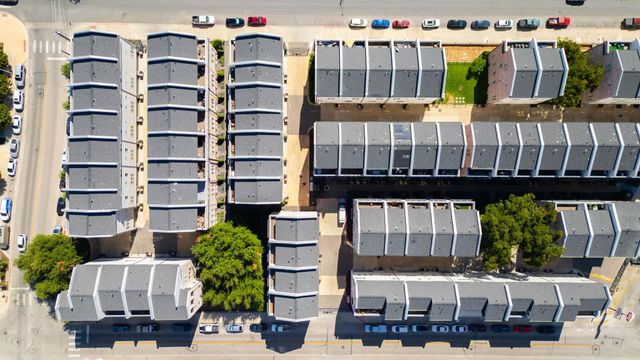 1301 Town Creek DR 2, Austin, TX 78741