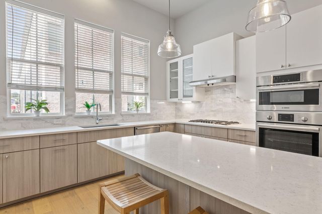 1301 Town Creek DR 2, Austin, TX 78741