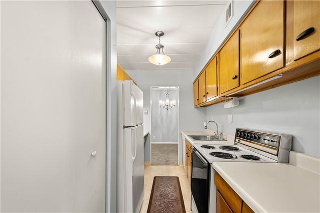 55 Highland Rd 205, Bethel Park, PA 15102