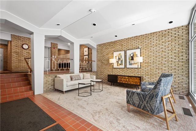 55 Highland Rd 205, Bethel Park, PA 15102