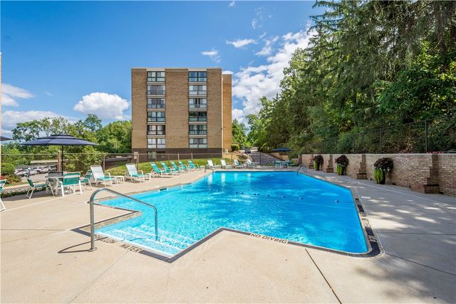 55 Highland Rd 205, Bethel Park, PA 15102