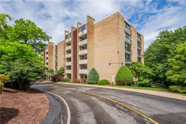 55 Highland Rd 205, Bethel Park, PA 15102