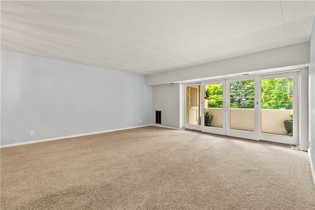 55 Highland Rd 205, Bethel Park, PA 15102
