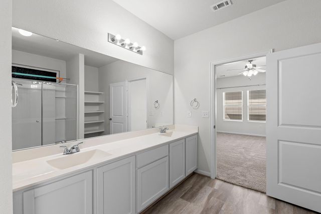 201 Eagle Lake DR, Hutto, TX 78634